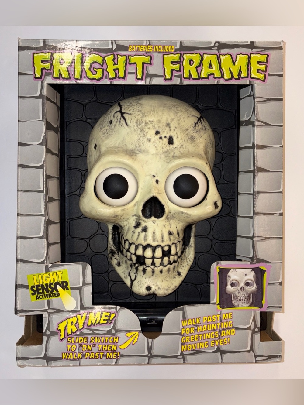 VTG Fright Frame Animated Skeleton Eyes Light Sensor Orig. Box TESTED & WORKING